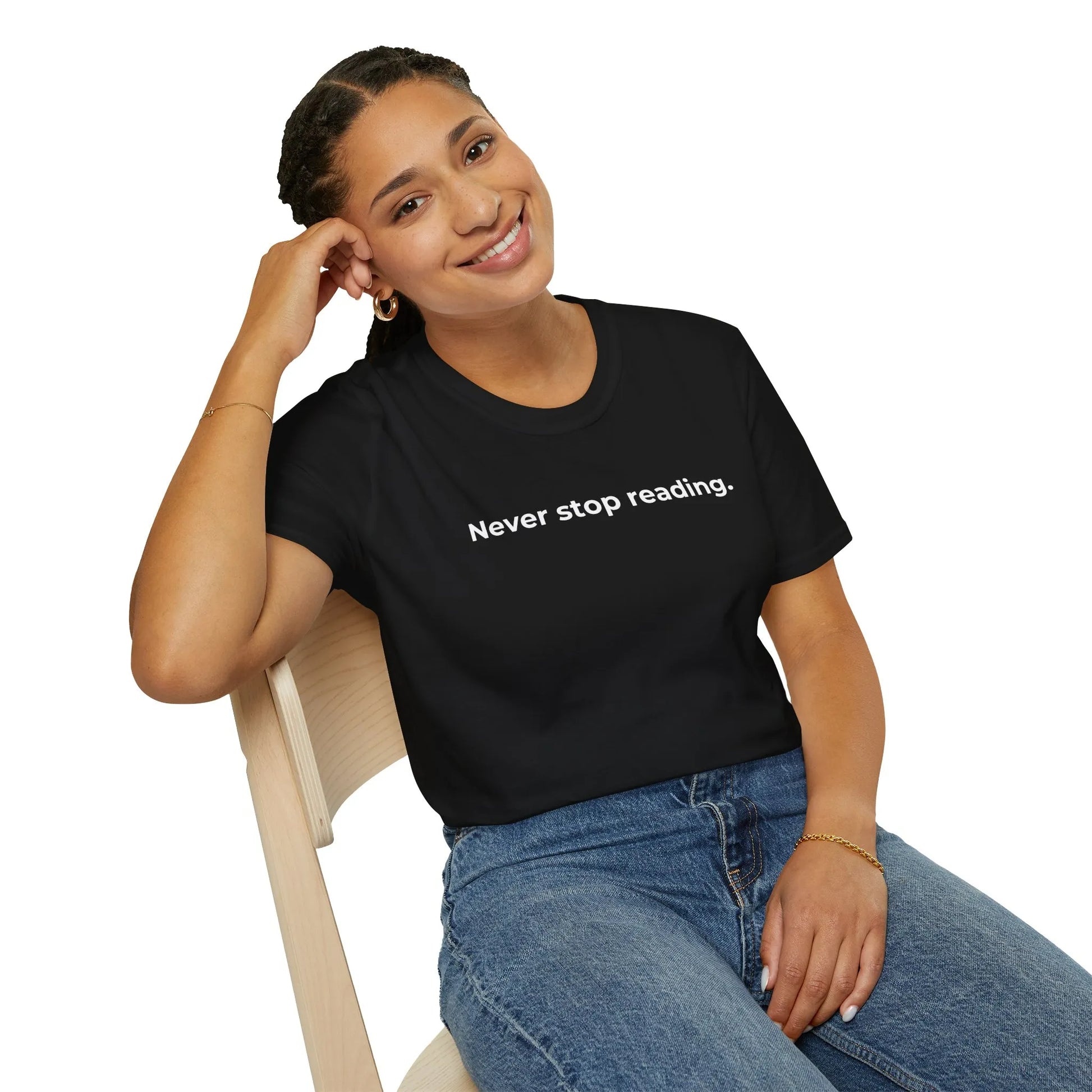 Never Stop Reading T-Shirt in relaxed fit, ideal for book lovers and cozy reading vibes 📖. Comfortable organic cotton tee.