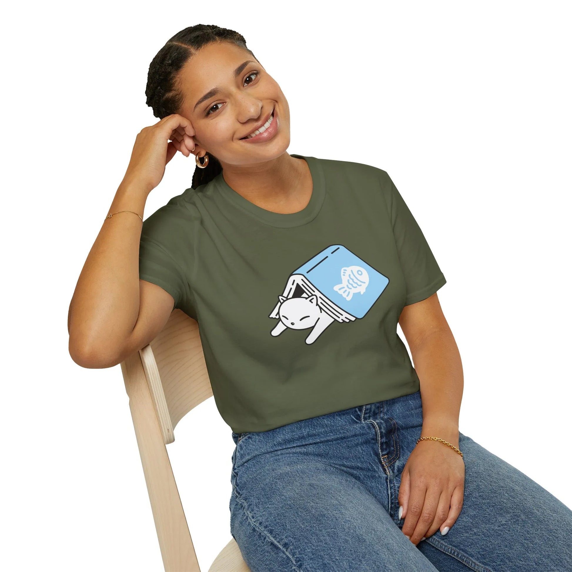 Cat Bookmark T-Shirt in organic cotton, relaxed fit unisex, perfect for book lovers & introverts. Cozy reading vibes 📖.