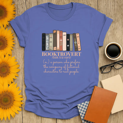 Booktrovert T-Shirt in relaxed fit unisex style, featuring a bookshelf design. Ideal gift for readers 📖.