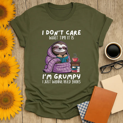 Grumpy Sloth, Book Lover T-Shirt in organic cotton, cozy reading aesthetic, perfect gift for introverts and bibliophiles. 📖☕️