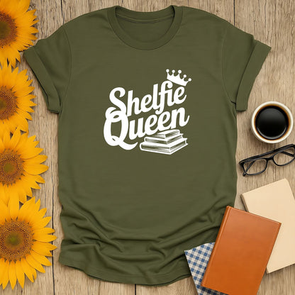 Shelfie Queen T-Shirt with book illustration, perfect cozy tee for cat lovers and readers. Ideal gift for bookworms!